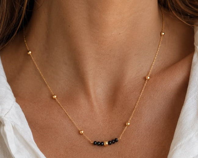Collar piedra negra